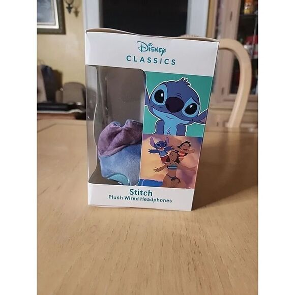 Disney Classic Stitch Wired Plush Headphones Age 6+ - Picture 4 of 4